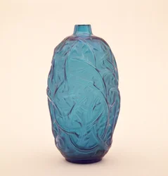 Milchig opake Vase mit Spuren von Handtönung, ca. 1902